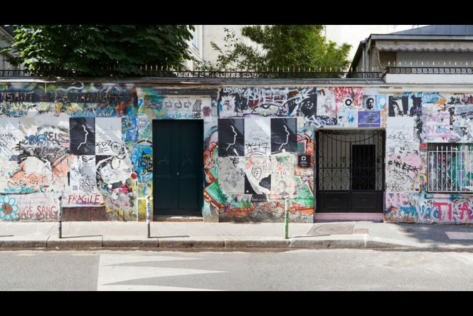 Façade du 5 bis rue de Verneuil. Photo : Alexis Raimbault, 2023. Façade du 5 bis rue de Verneuil. Photo : Alexis Raimbault, 2023.
